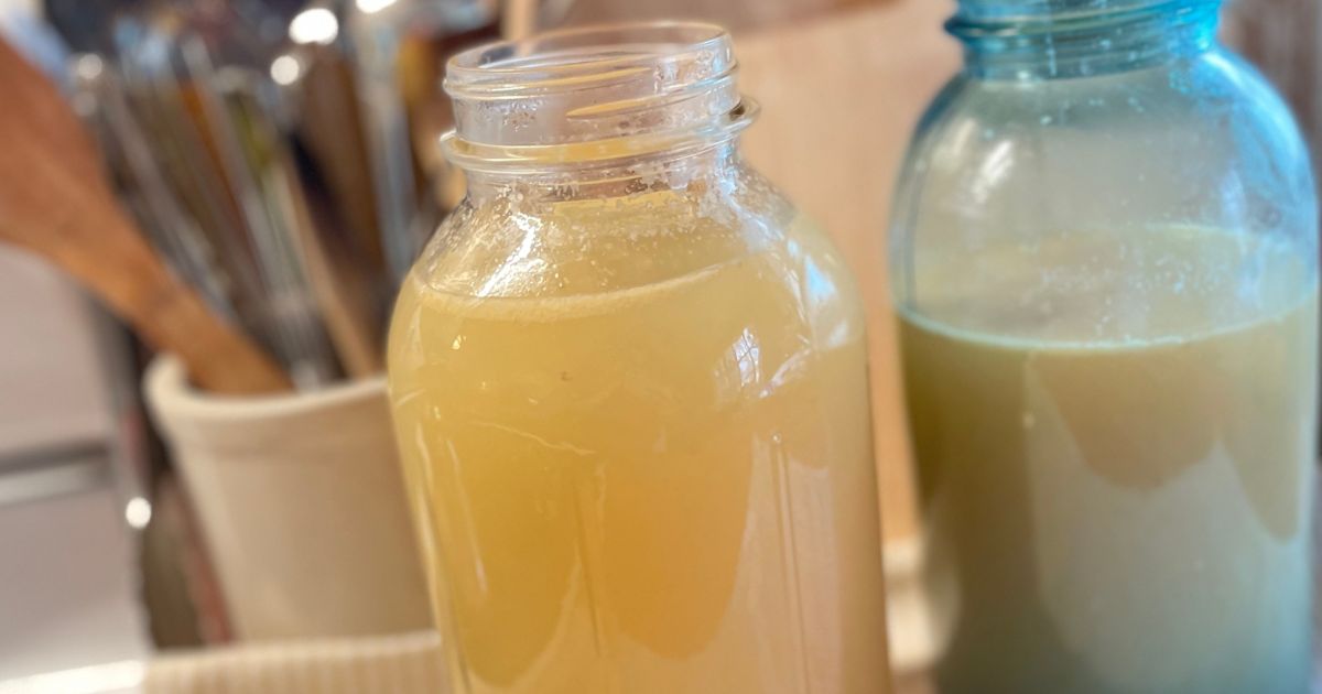 simple and nourishing chicken broth from scratch